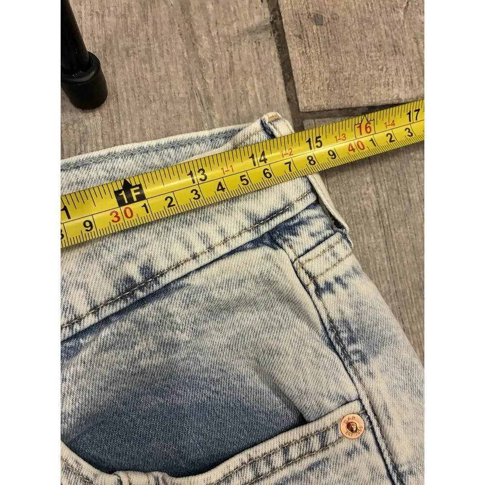 GAP ‘90s Loose Mid-Rise Jeans in Light Indigo - Organic Cotton - Sz 26 2R